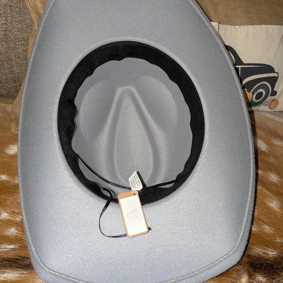 Stylish Gray Cowboy Hat with Patterned Band - Picture 5 of 5